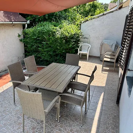 Loczy-lak Holiday home *